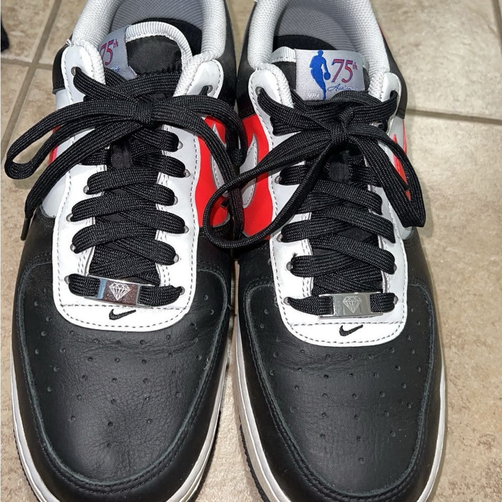 Men Nike shoes Black with Red and Grey size 9